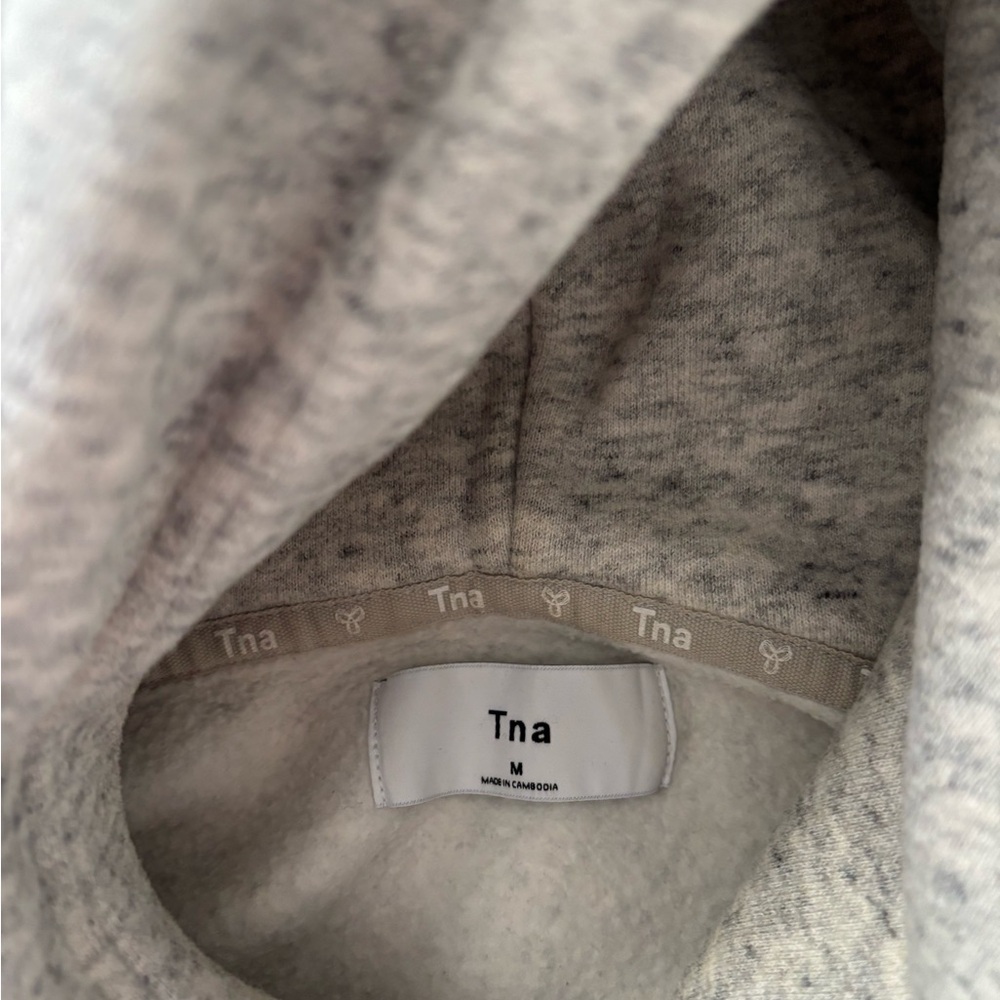 Aritzia TNA Cropped Hoodie - Picture 4 of 5